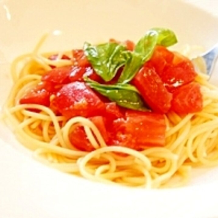 定番が一番、トマトのカプレーゼ風冷製パスタ